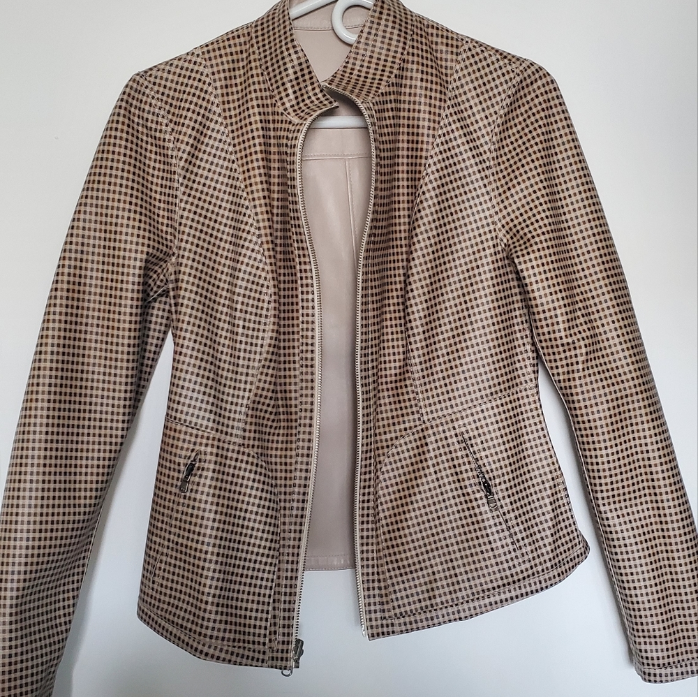 Reversible leather jacket. Size S.